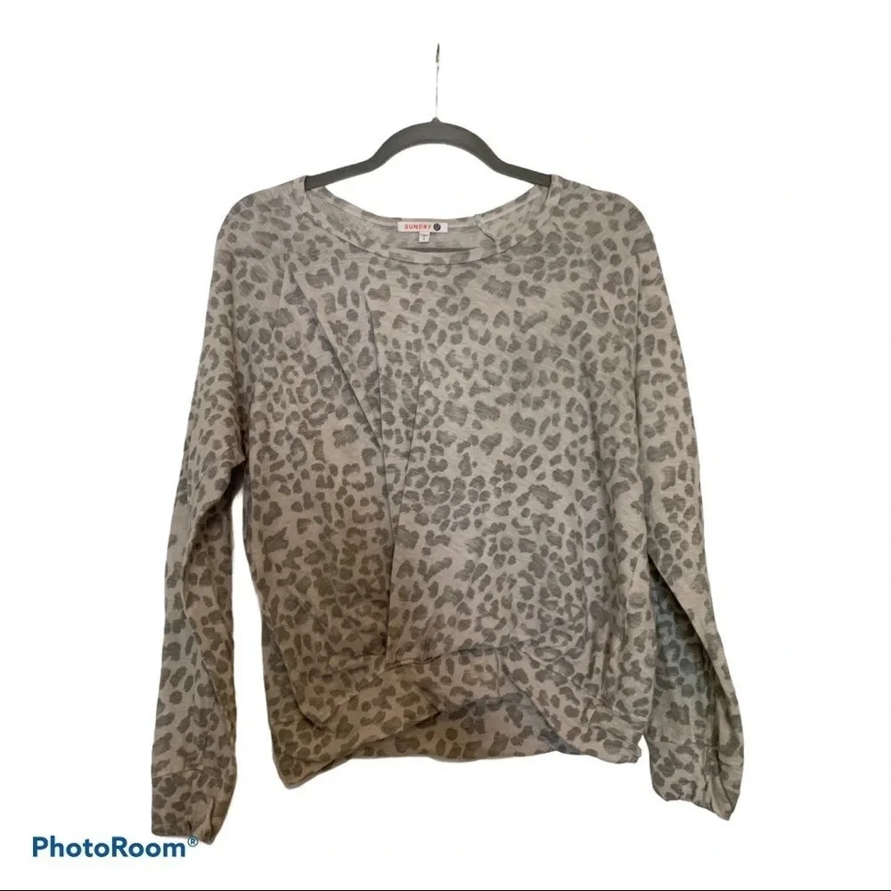 Sundry long sleeve leopard twist top sz S